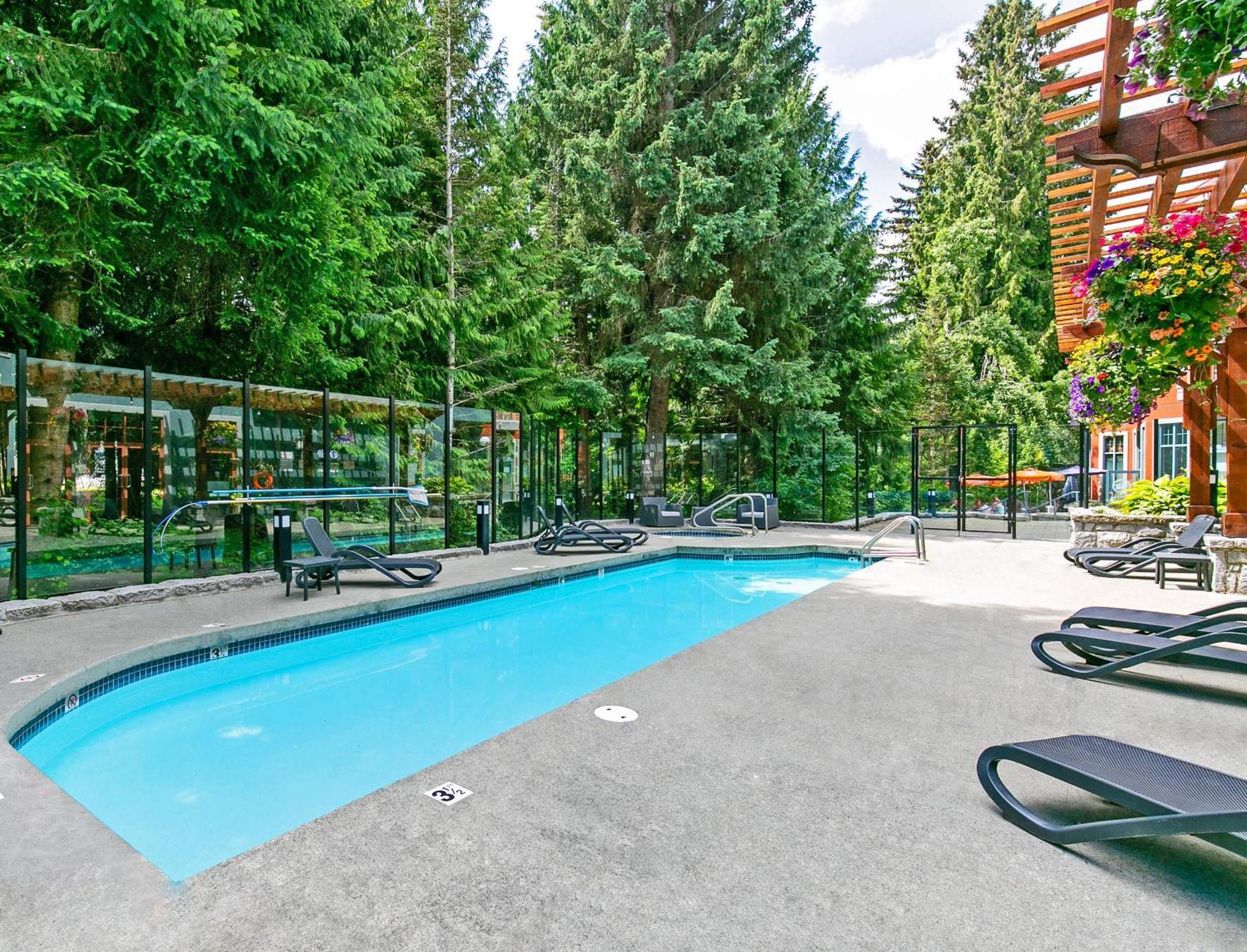 Alpenglow Lodge Family Studio With Murphy Bed By Mva Whistler Bagian luar foto