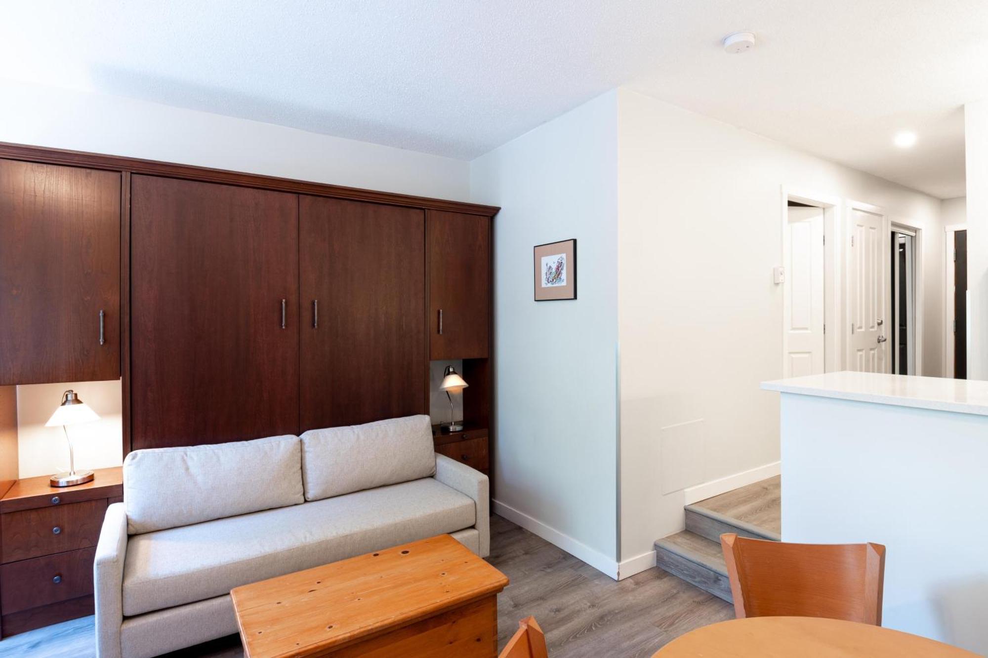 Alpenglow Lodge Family Studio With Murphy Bed By Mva Whistler Bagian luar foto