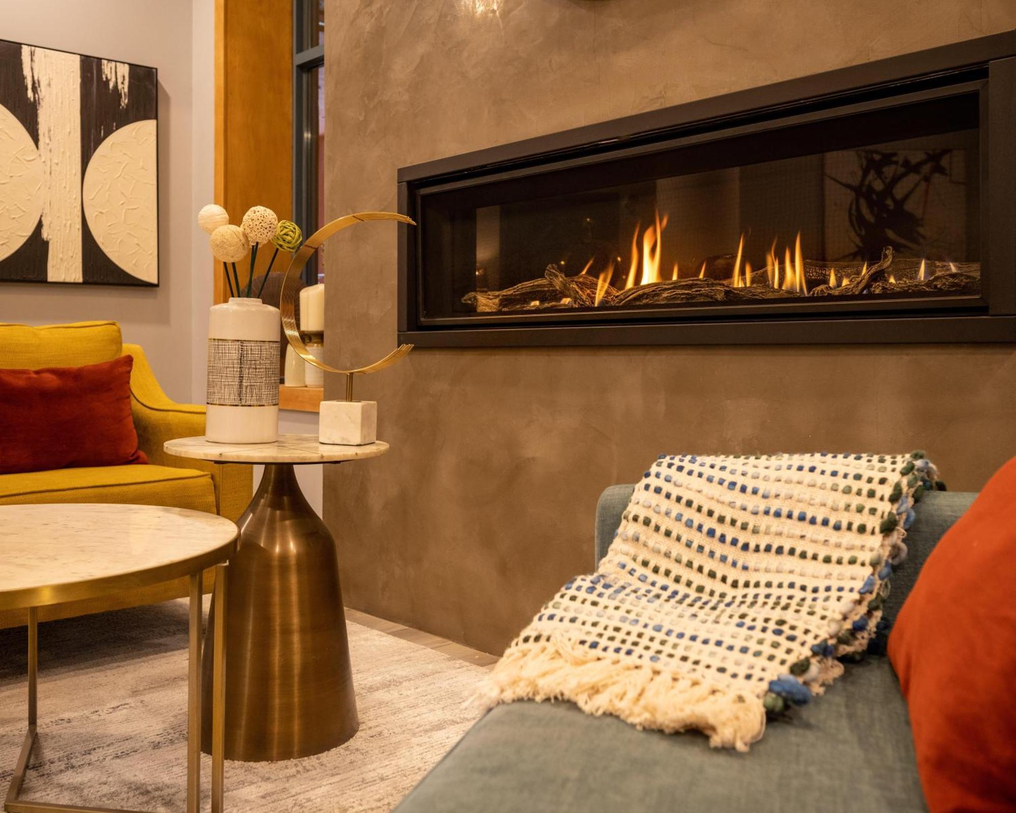 Alpenglow Lodge Family Studio With Murphy Bed By Mva Whistler Bagian luar foto